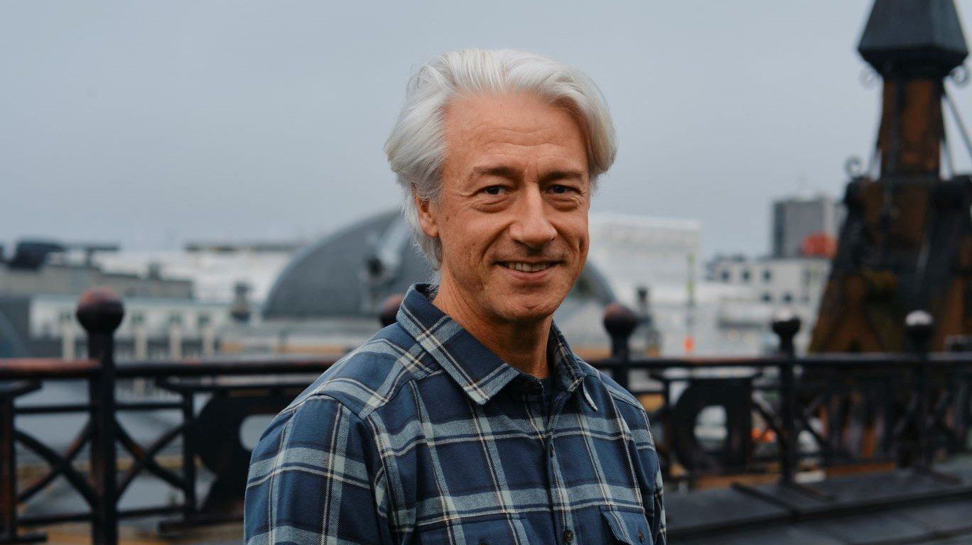 Alexander er fornøyd med vilkårene til Landkreditt Bank. Foto: Sofie E. Rostad