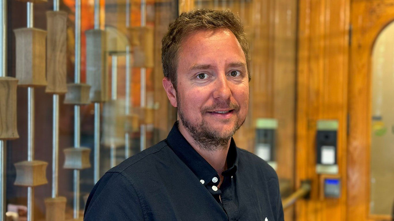 Øyvind Hestnes jobber med sikkerhet i Landkreditt Bank.