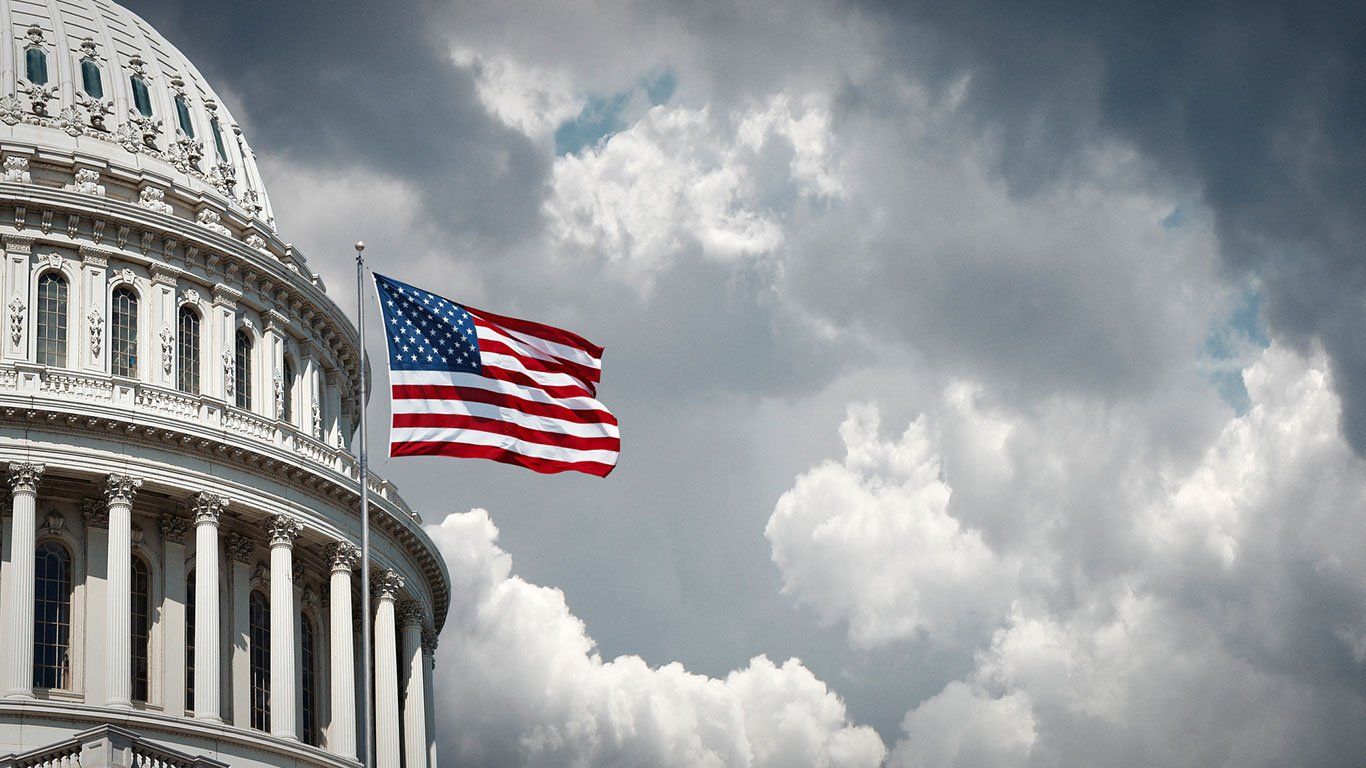 Amerikanske flagg utenfor kongressbygningen