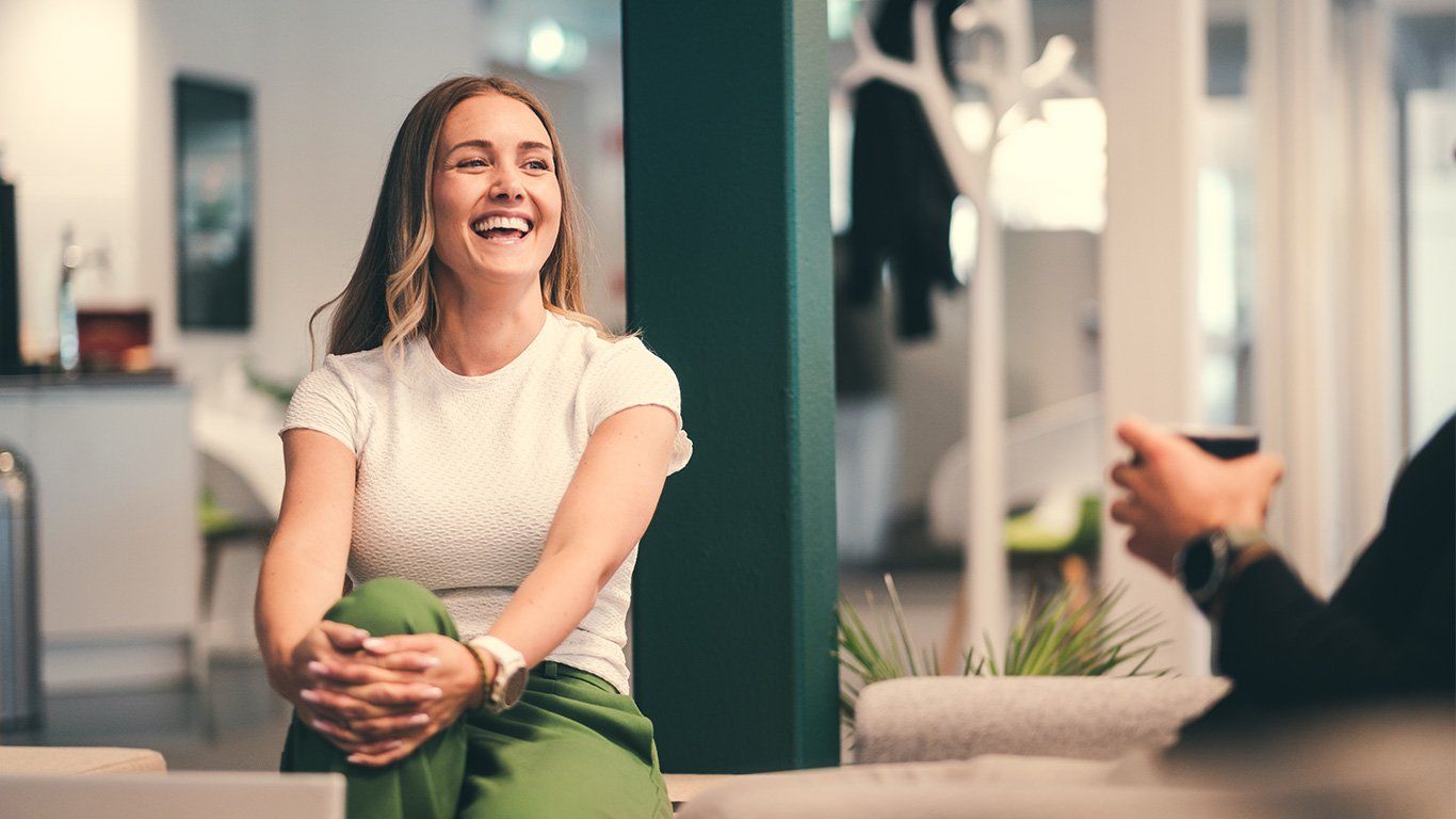 Smilende dame