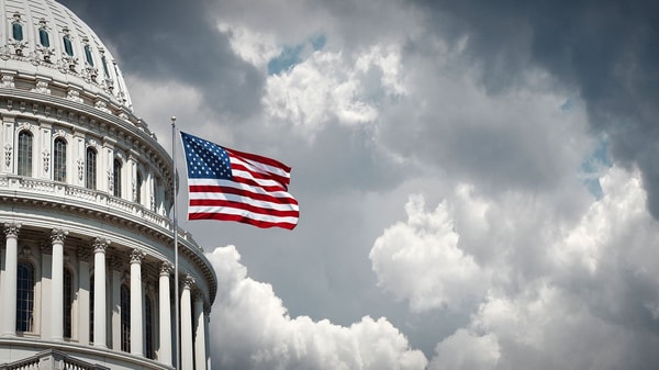Amerikanske flagg utenfor kongressbygningen