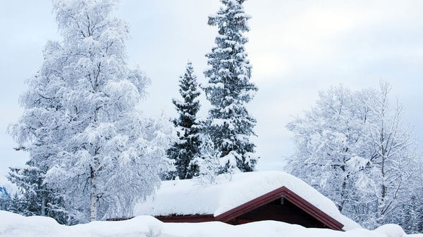 Foto:Snødekt hytte